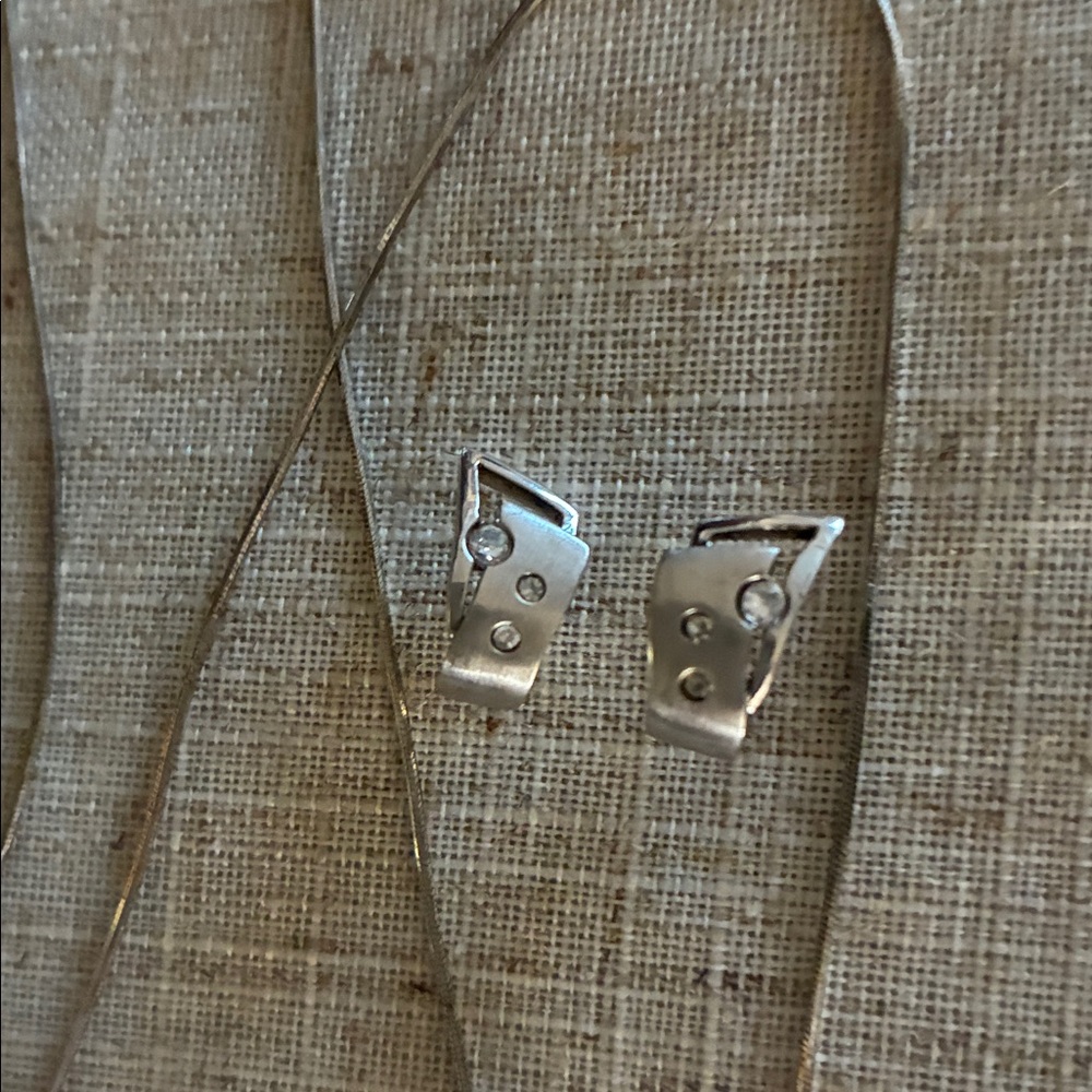 Elegant Silver 925 Necklace and Stud Earring Set
Clear Rhinestone - Picture 6 of 10